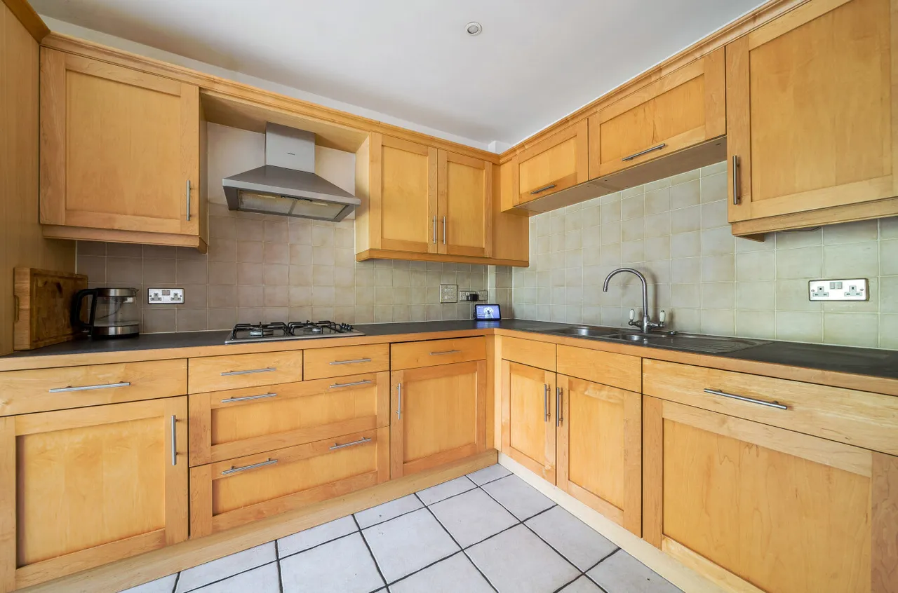 Watery Lane, Church Crookham, Fleet, Hampshire, GU52 0RN, photo 6
