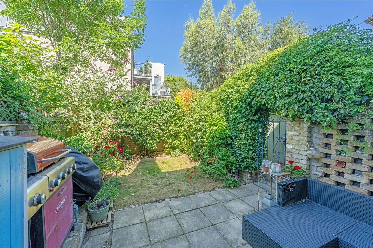 Warfield Road, Hampton, TW12 2AY, photo 4