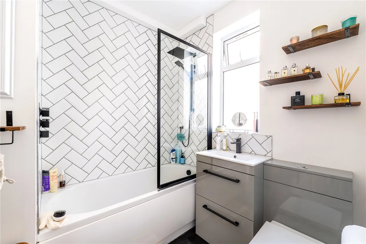 Warfield Road, Hampton, TW12 2AY, photo 6