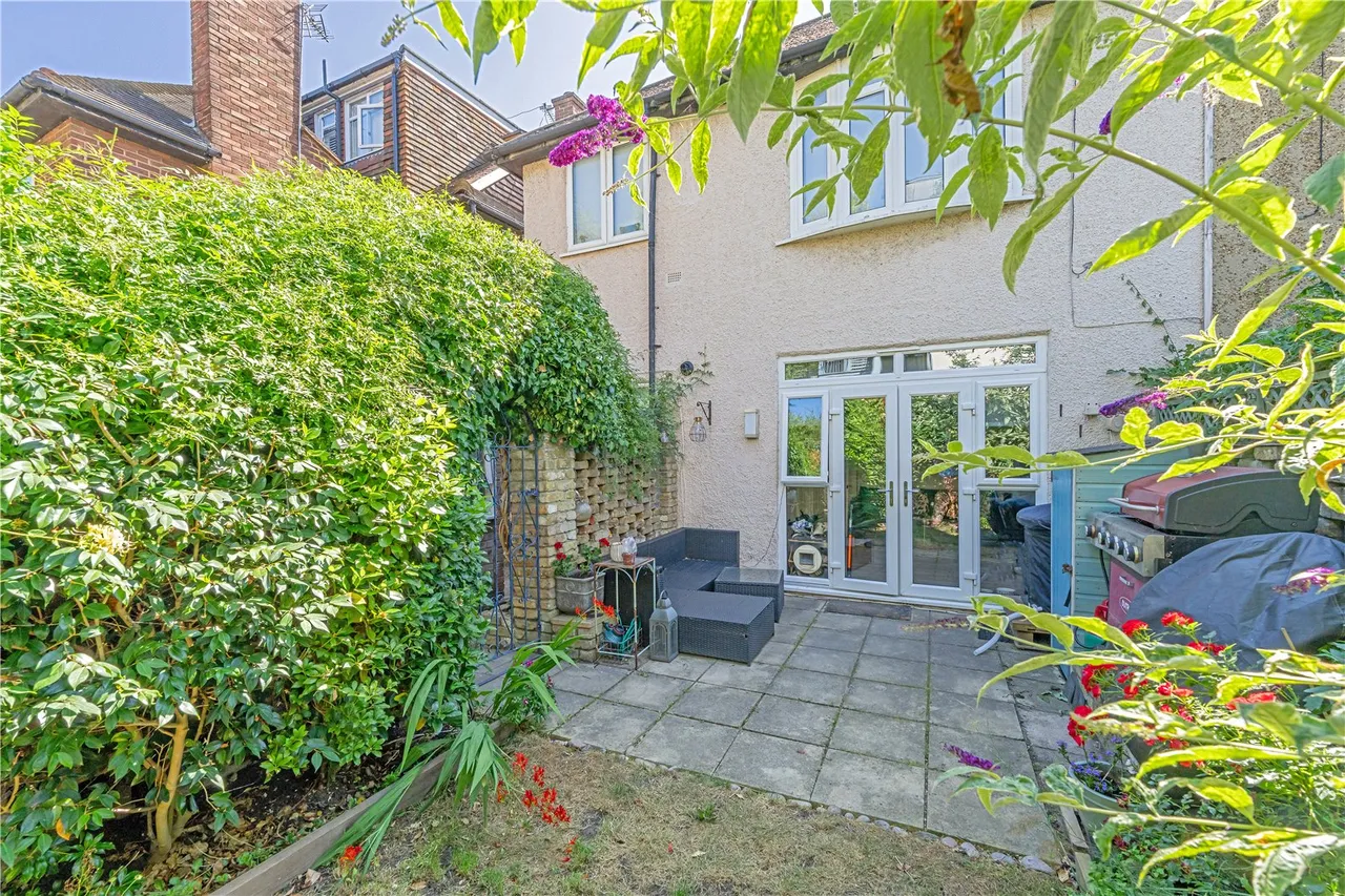 Warfield Road, Hampton, TW12 2AY, photo 2