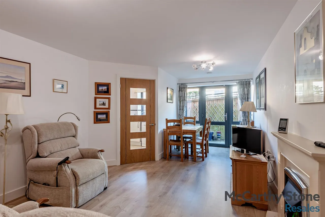 St. Margarets Way, Midhurst, GU29, photo 6