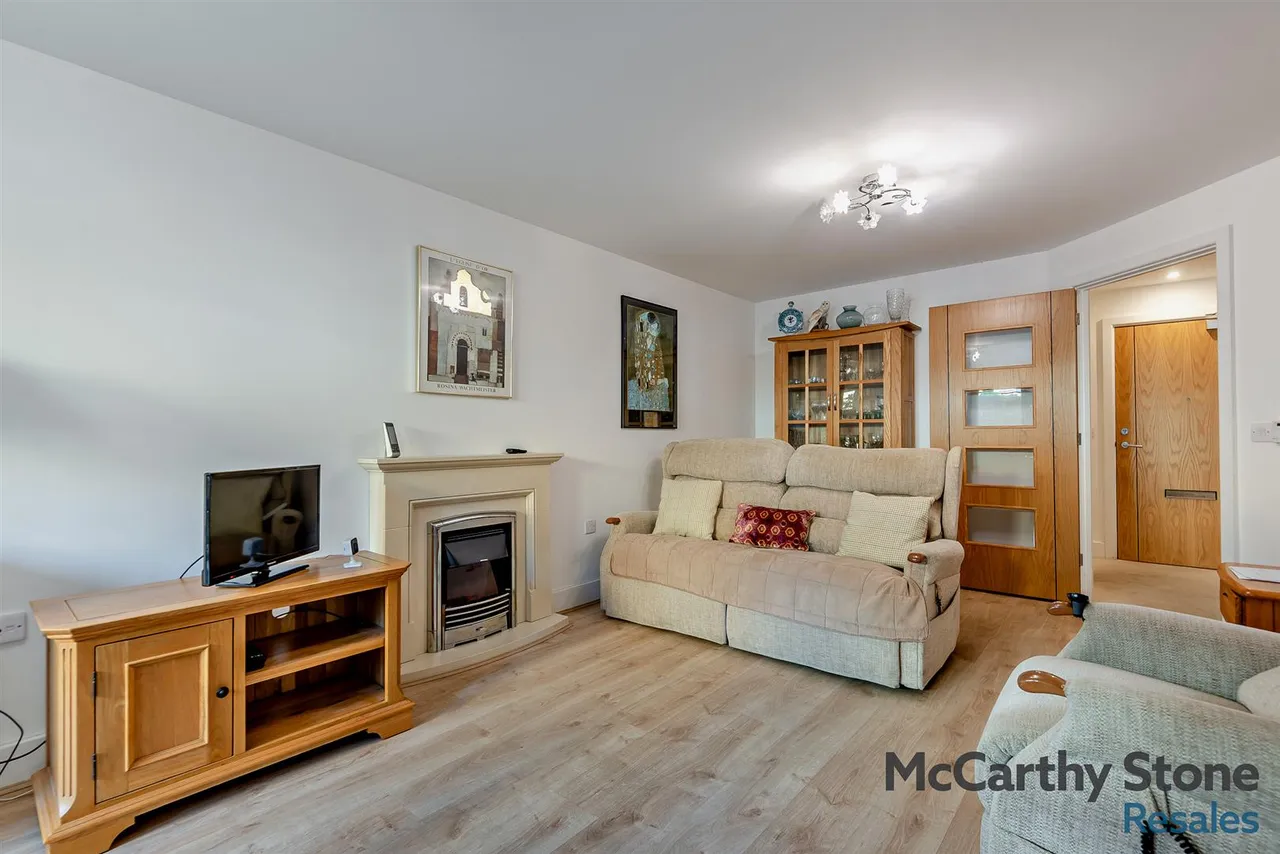 St. Margarets Way, Midhurst, GU29, photo 7
