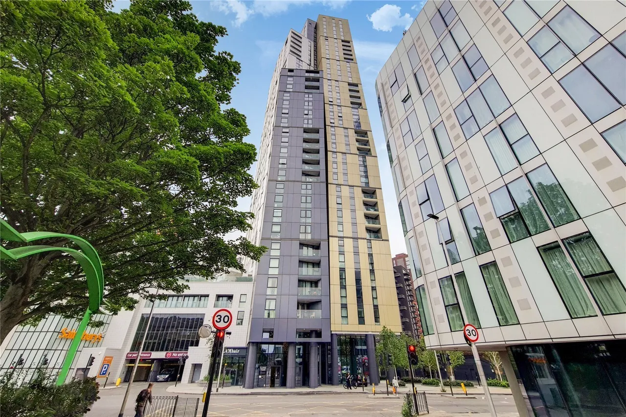 Wandsworth Road, London, SW8, photo 6