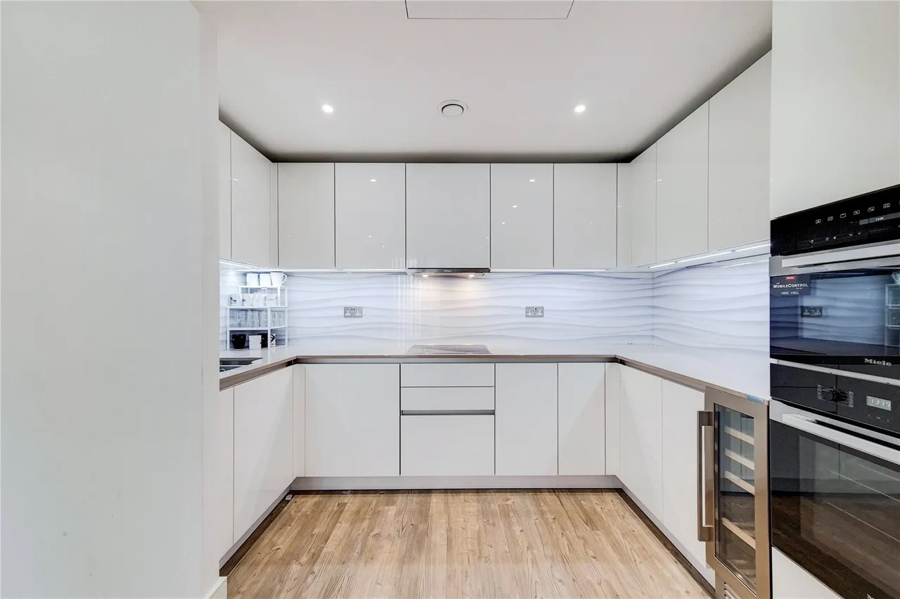 Wandsworth Road, London, SW8, photo 2