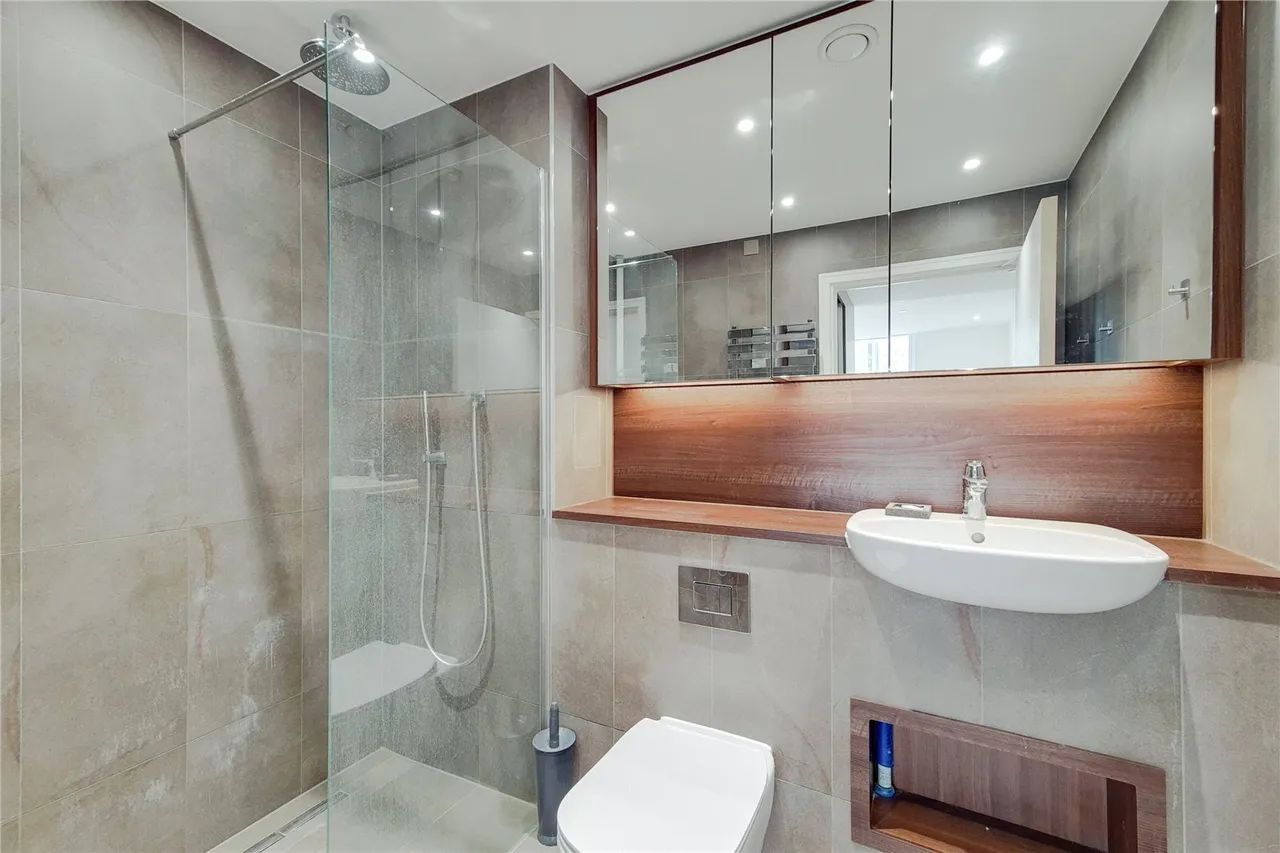 Wandsworth Road, London, SW8, photo 8