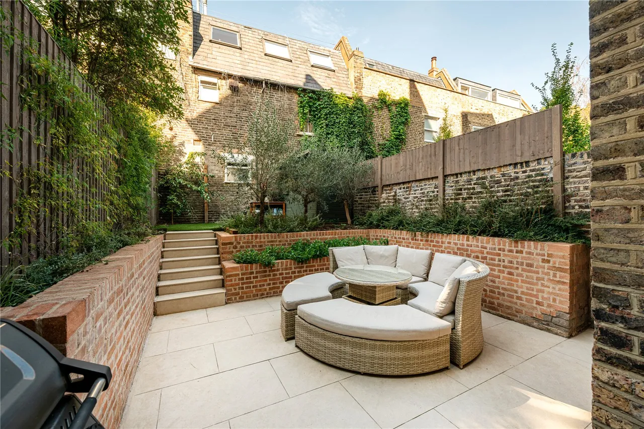 4 bed flat for sale, Lancaster Road, Notting Hill, W11