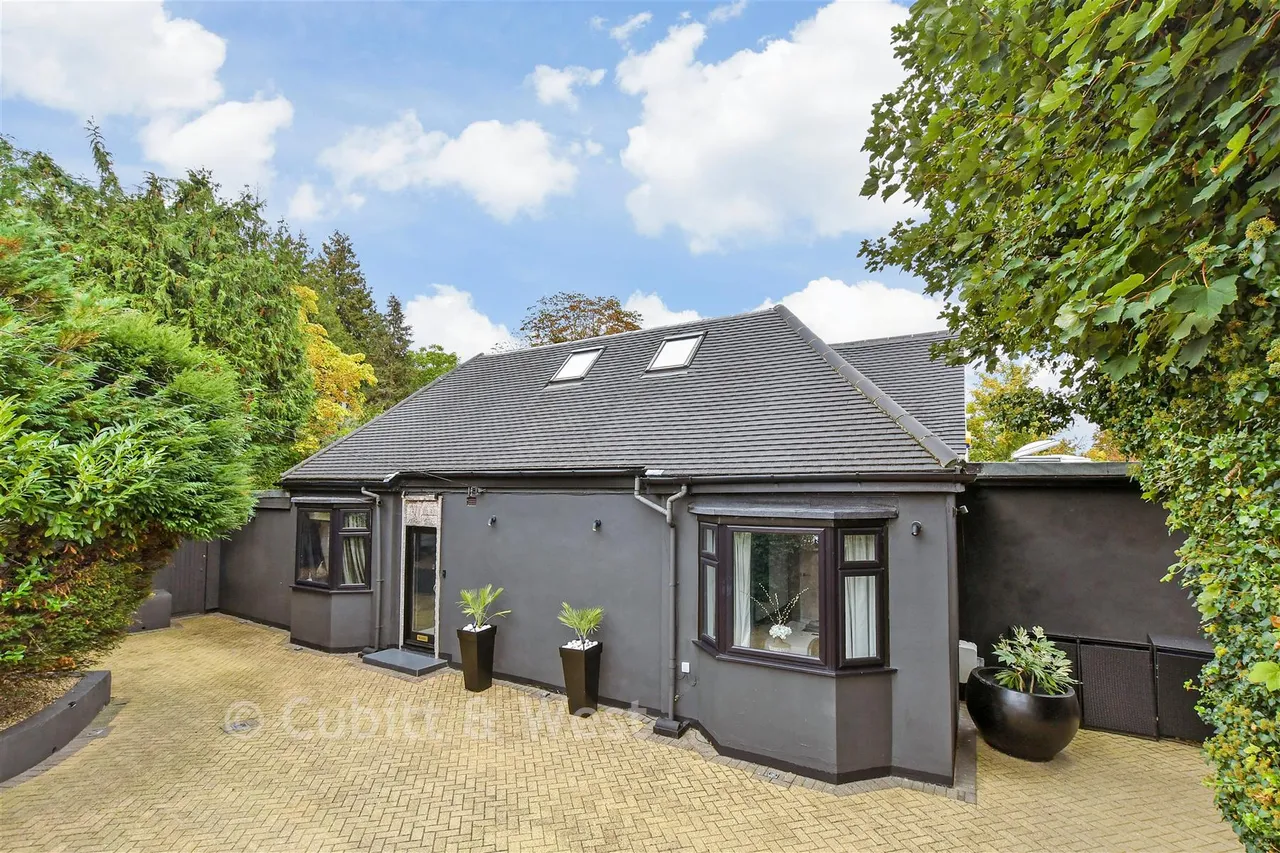4 bed house for sale, Oaks Way, Kenley, CR8