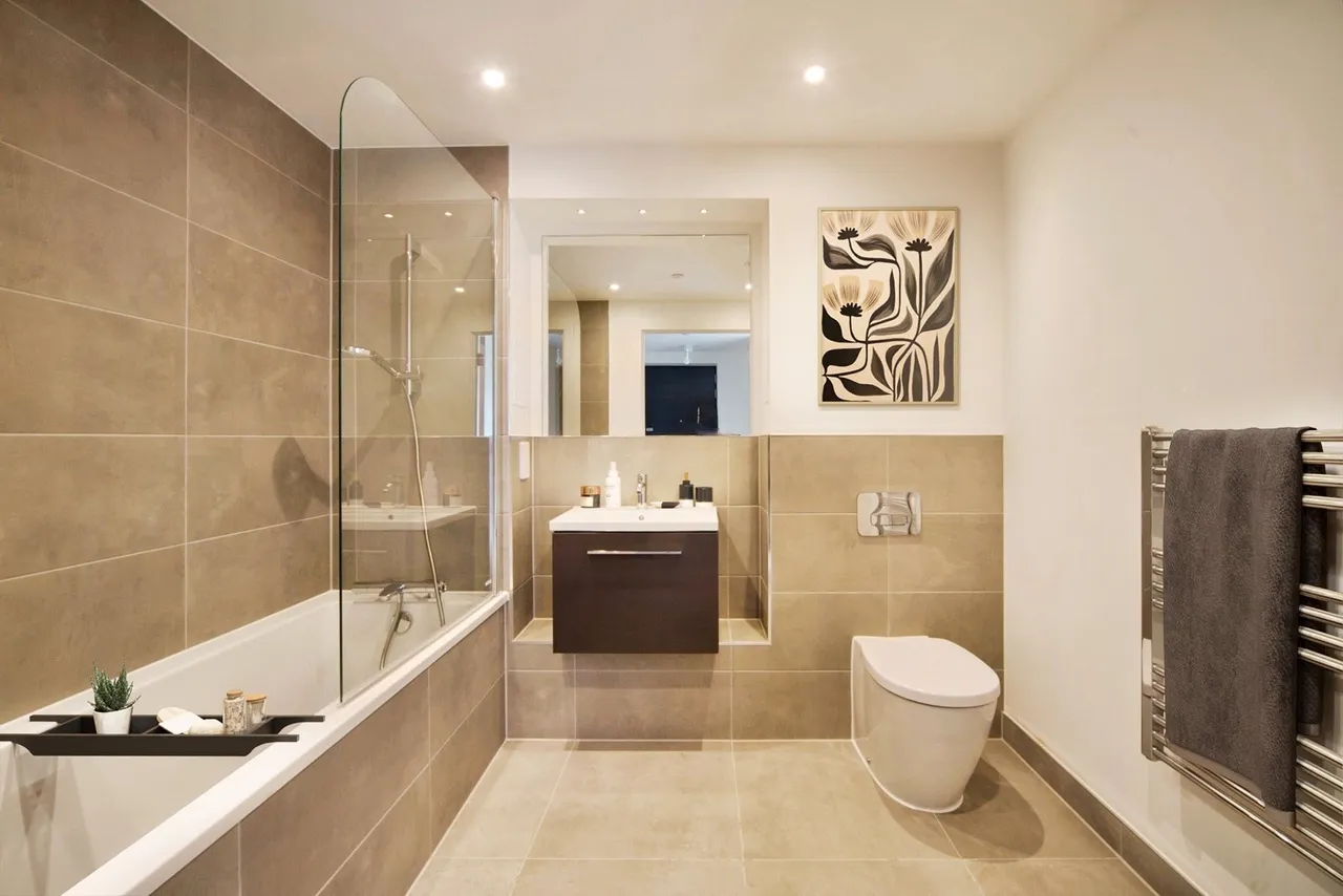 Flat 8 Redwing Court, Edgware Road, London, NW9, photo 4