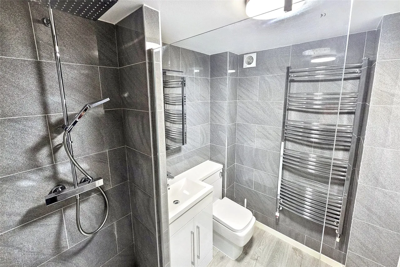 Royal Huts Avenue, Hindhead, GU26, photo 9