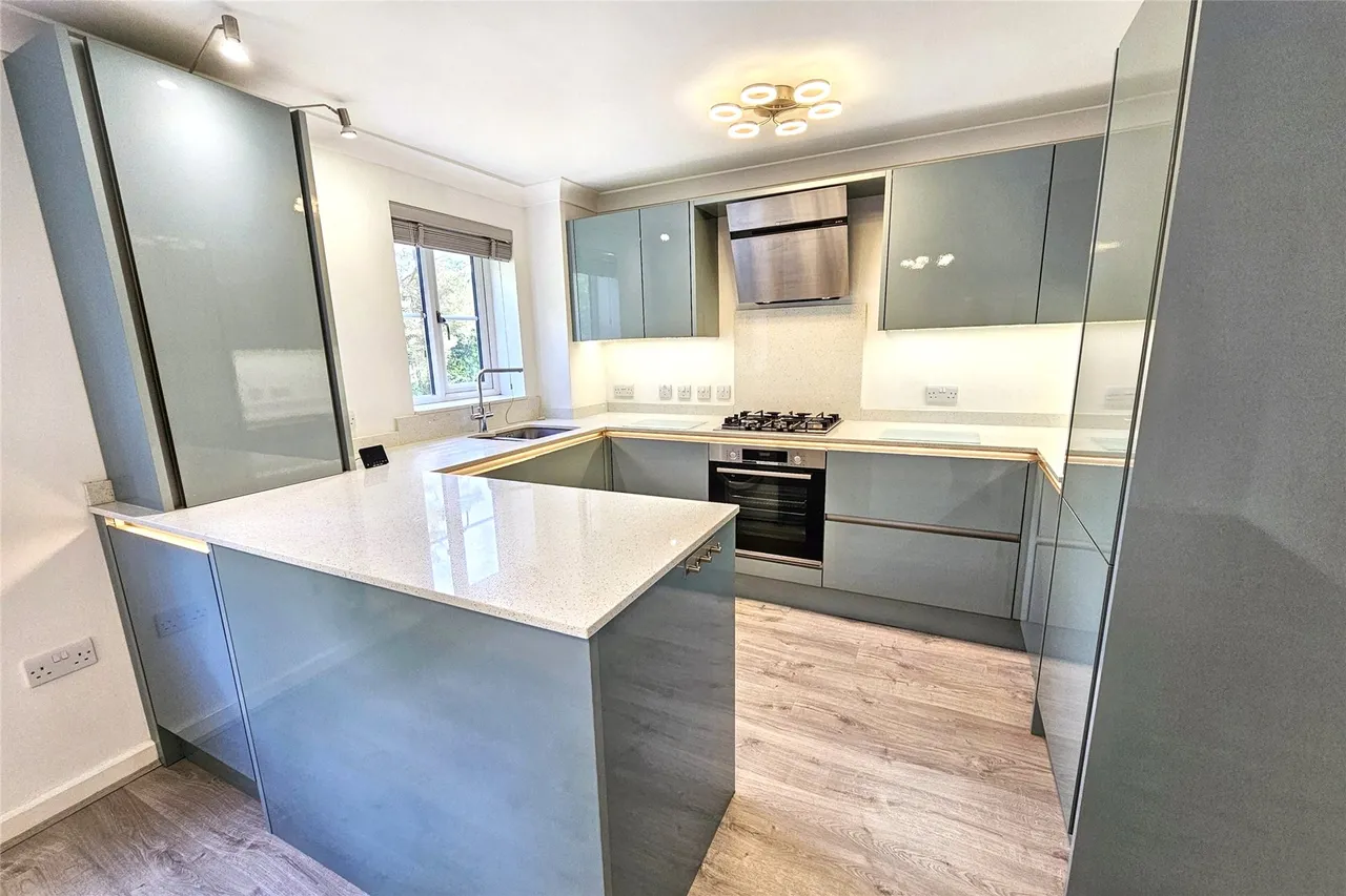 1 bed flat for sale, Royal Huts Avenue, Hindhead, GU26