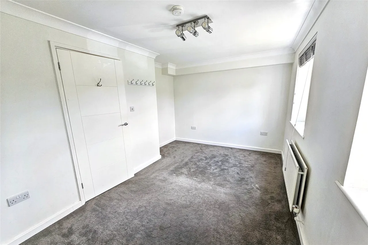 Royal Huts Avenue, Hindhead, GU26, photo 6