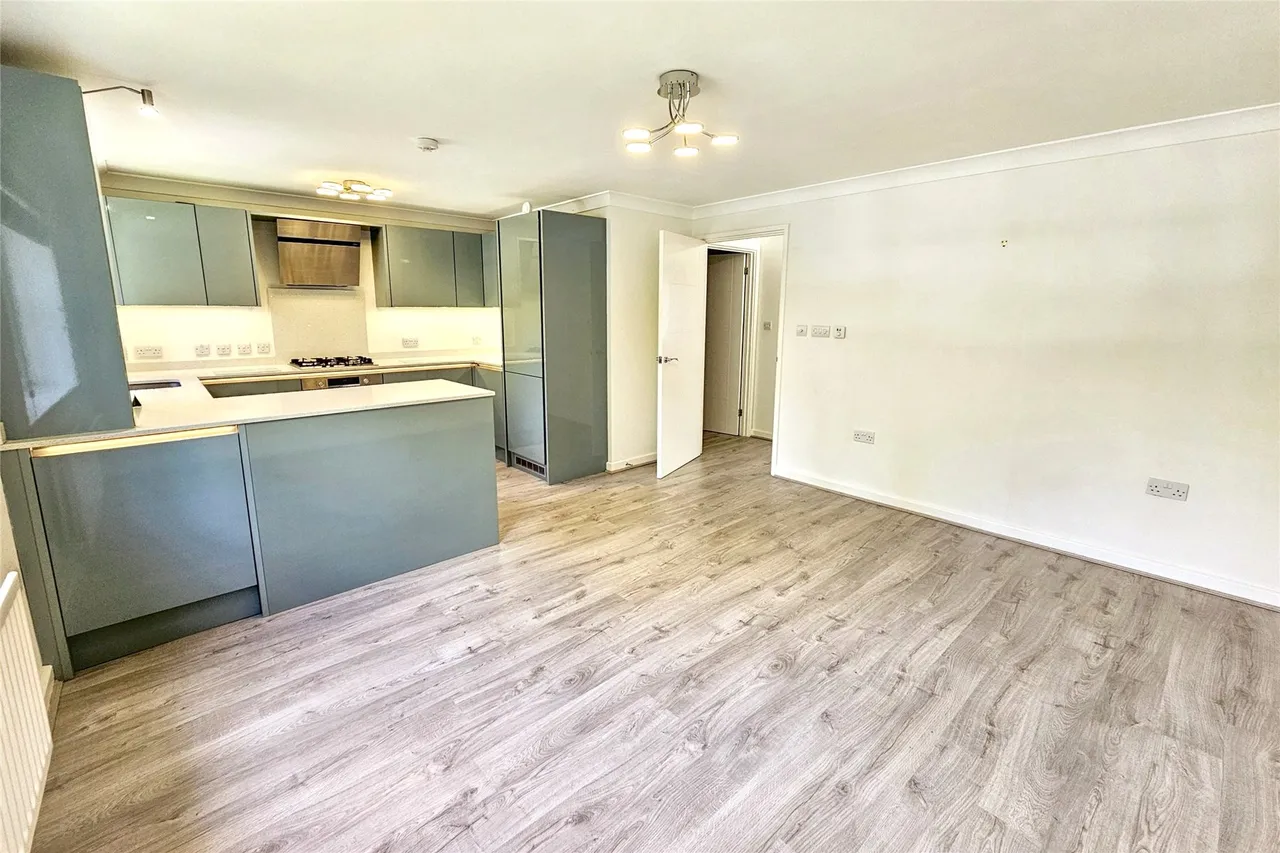 Royal Huts Avenue, Hindhead, GU26, photo 11