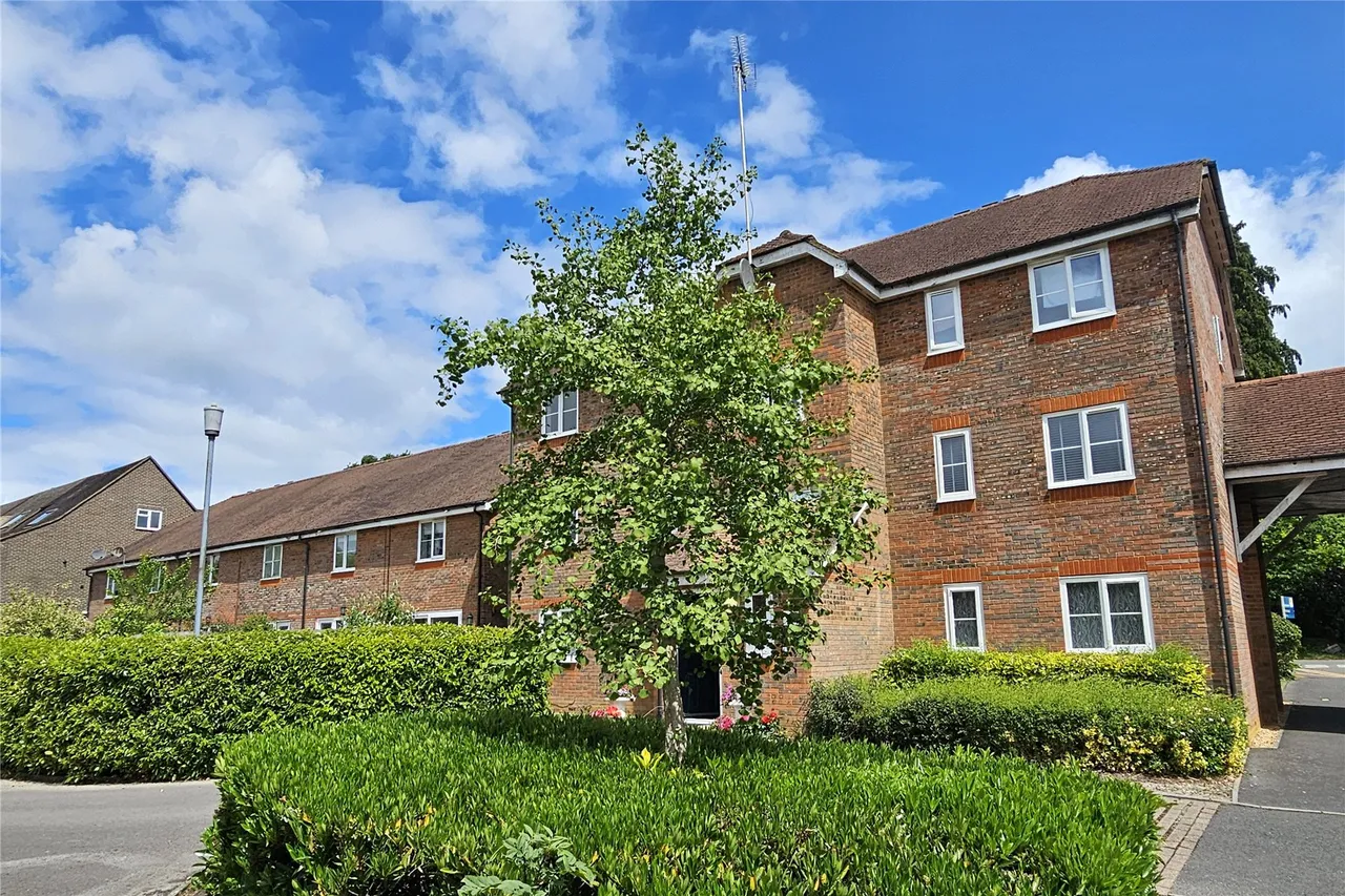 Royal Huts Avenue, Hindhead, GU26, photo 12