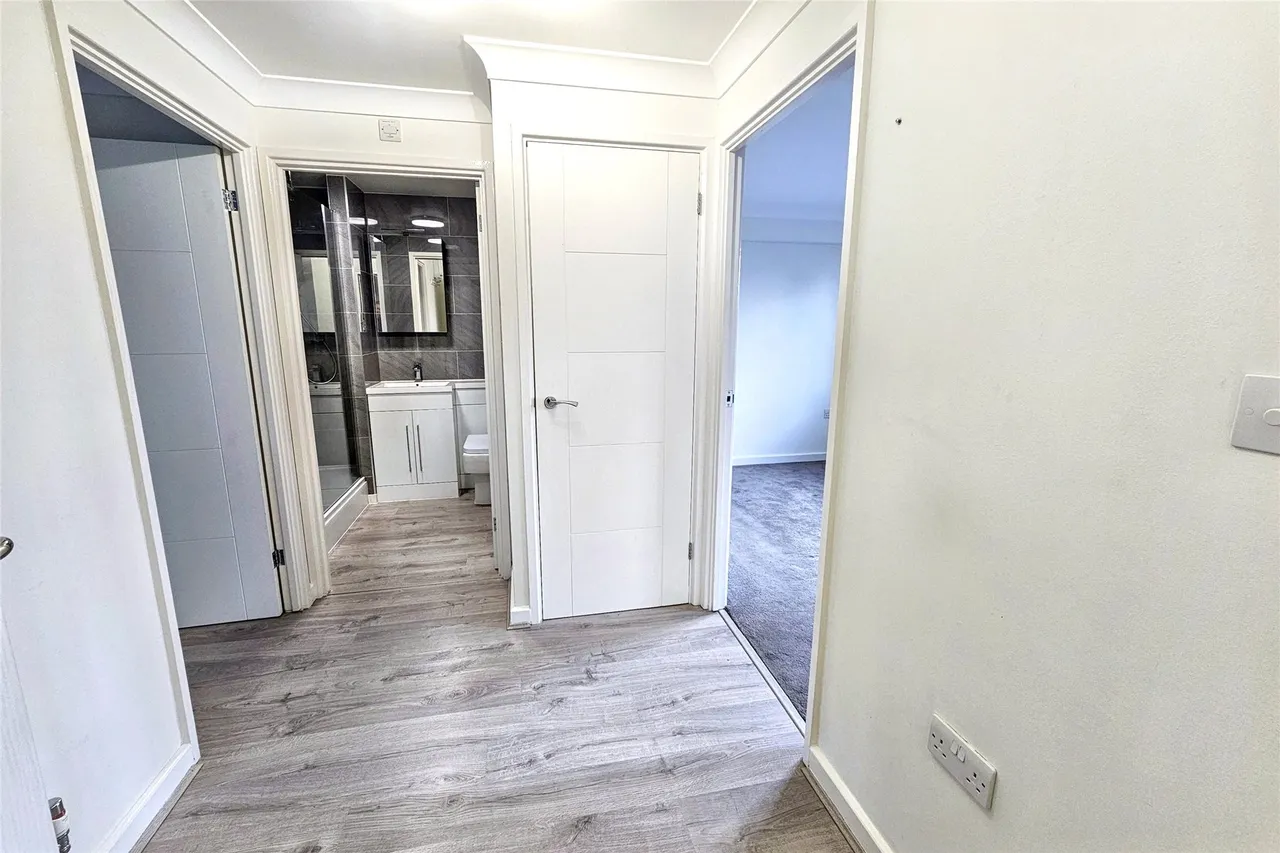 Royal Huts Avenue, Hindhead, GU26, photo 5