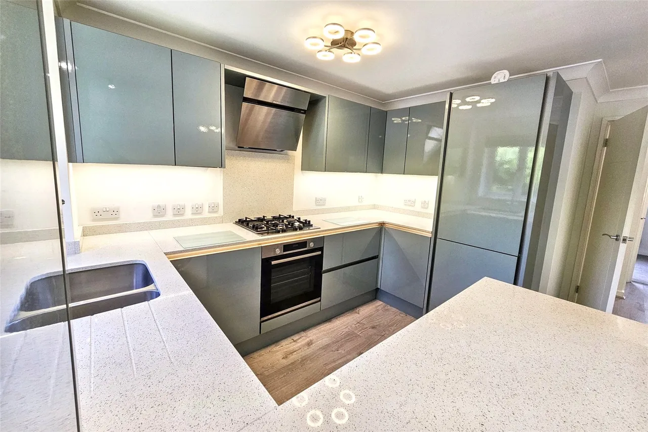 Royal Huts Avenue, Hindhead, GU26, photo 10