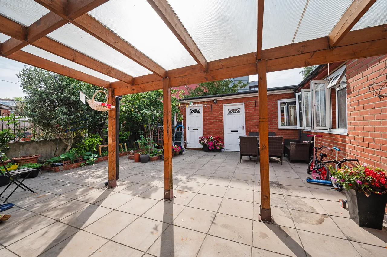 7 Ive Farm Close, London, photo 12