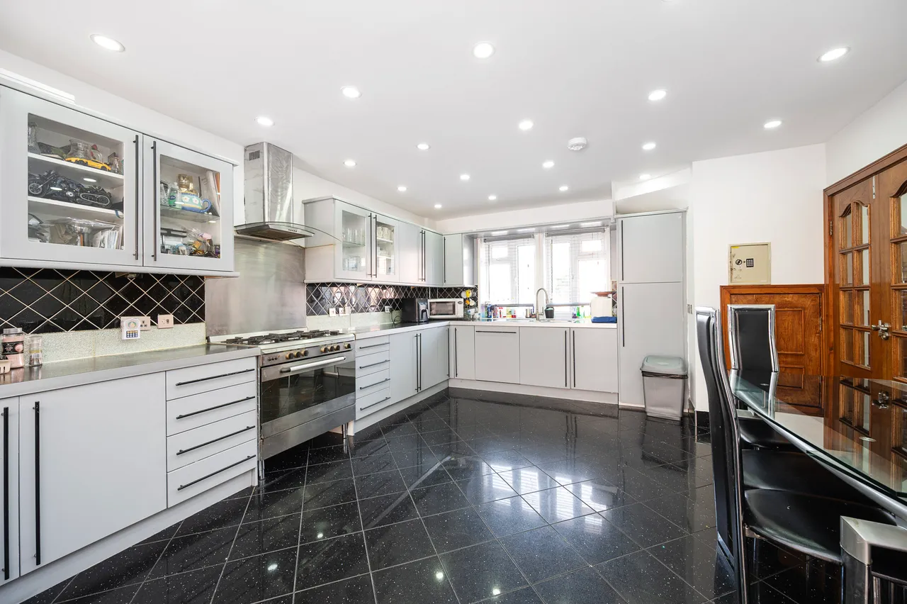 7 Ive Farm Close, London, photo 4