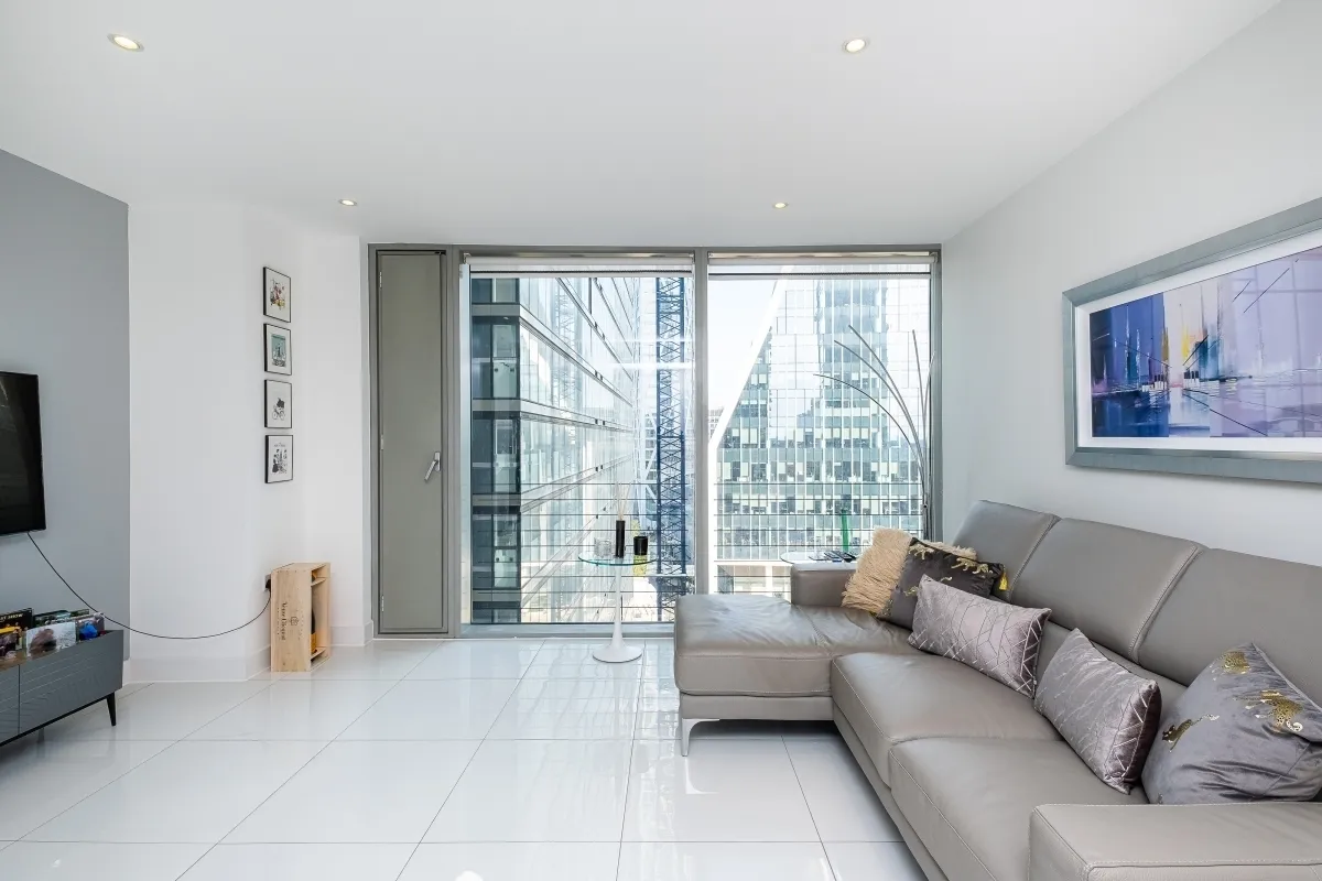 1 bed flat to rent, Landmark West Tower, E14