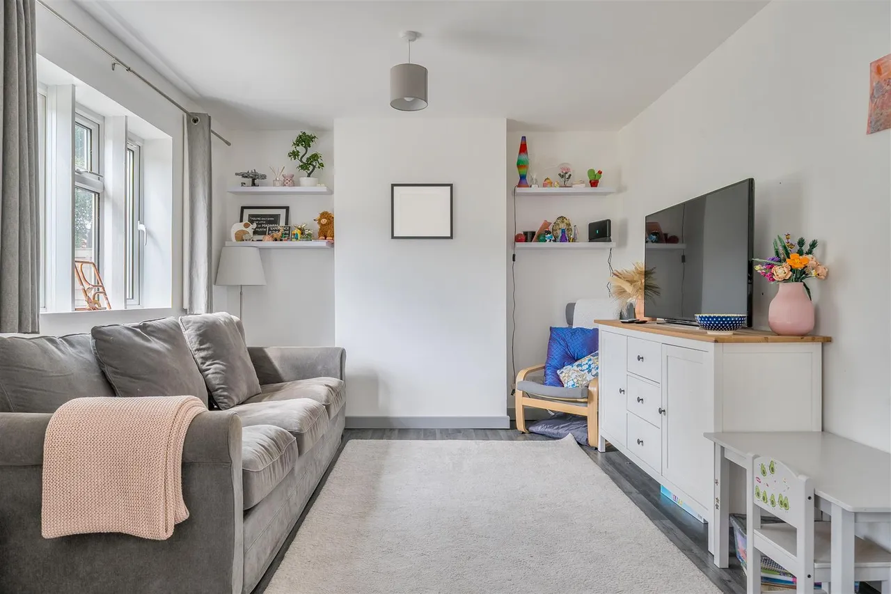 Forty Acres Road, Devizes, SN10, photo 3