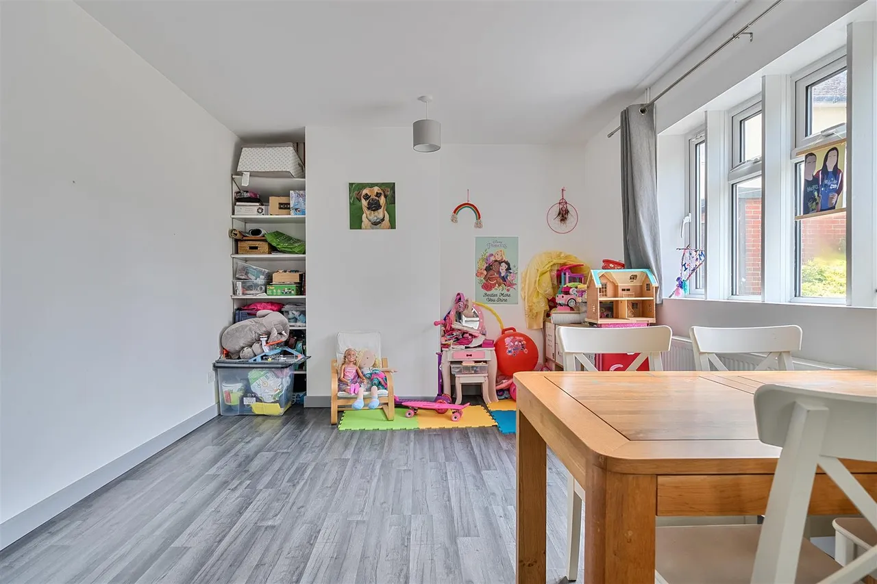 Forty Acres Road, Devizes, SN10, photo 5