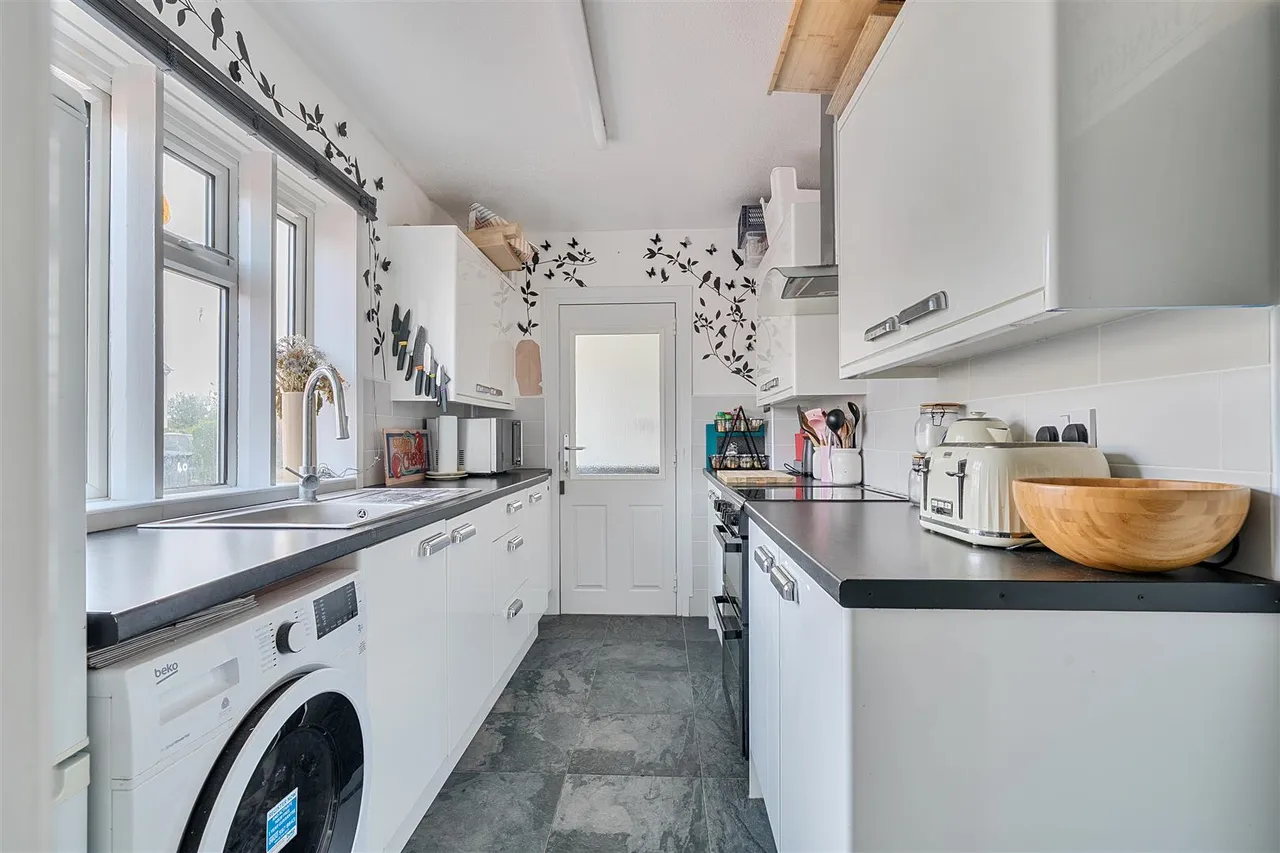 Forty Acres Road, Devizes, SN10, photo 4