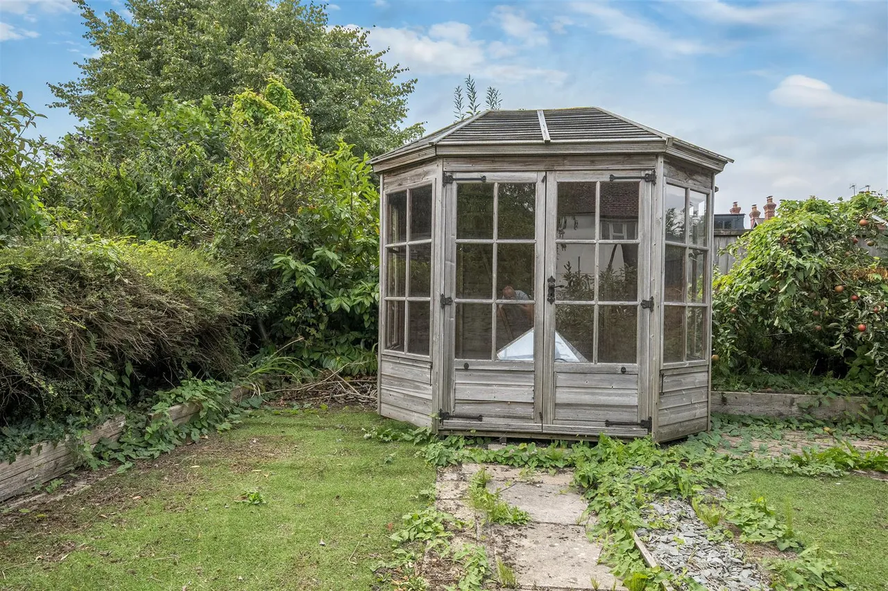 Forty Acres Road, Devizes, SN10, photo 18