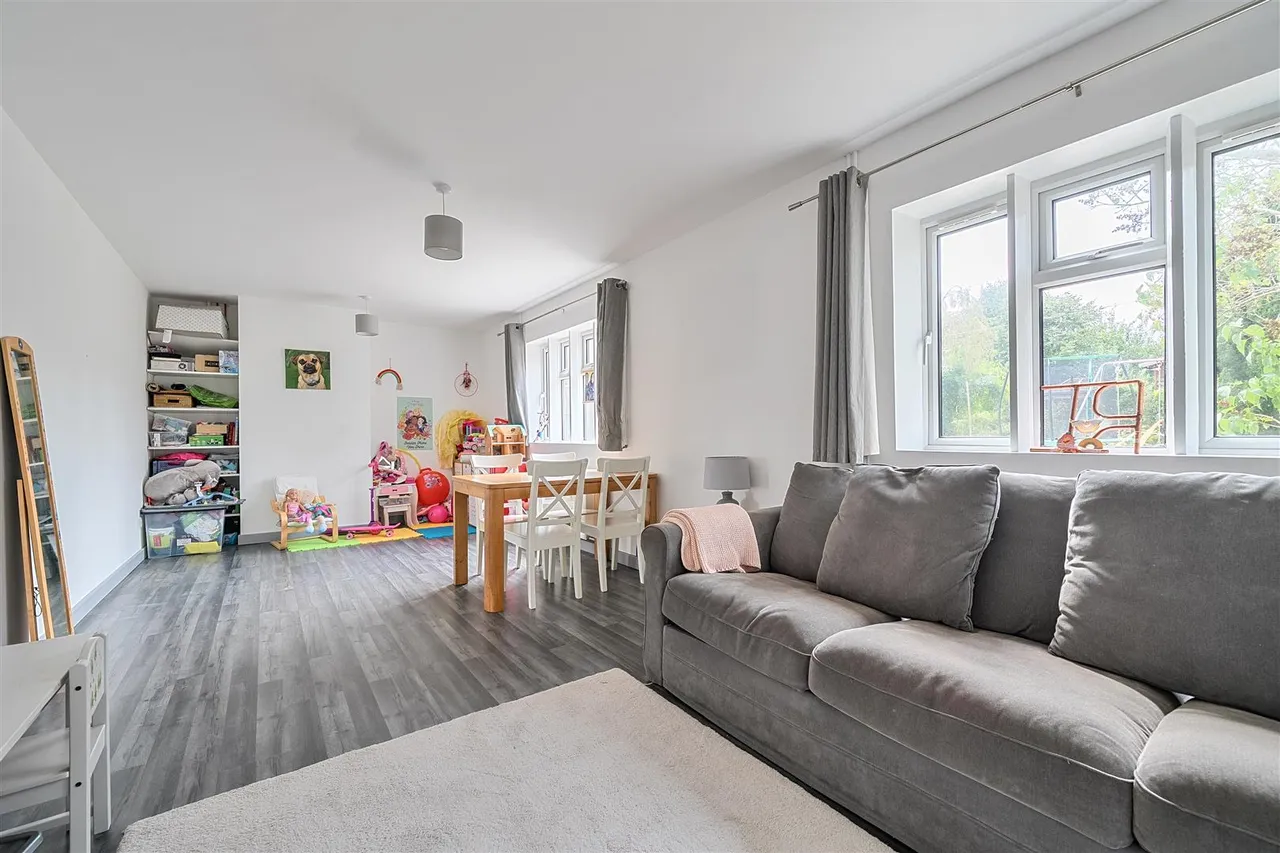 Forty Acres Road, Devizes, SN10, photo 6