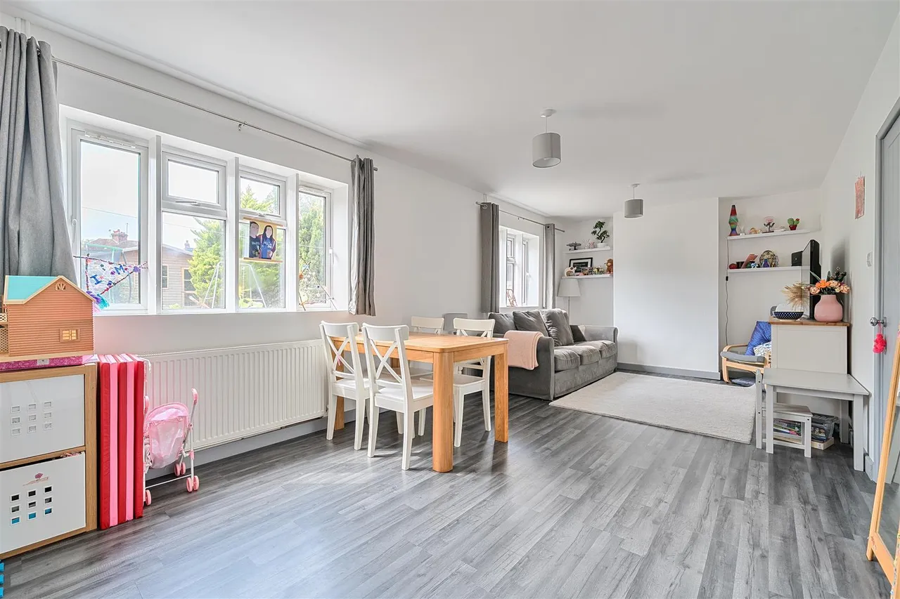 Forty Acres Road, Devizes, SN10, photo 12