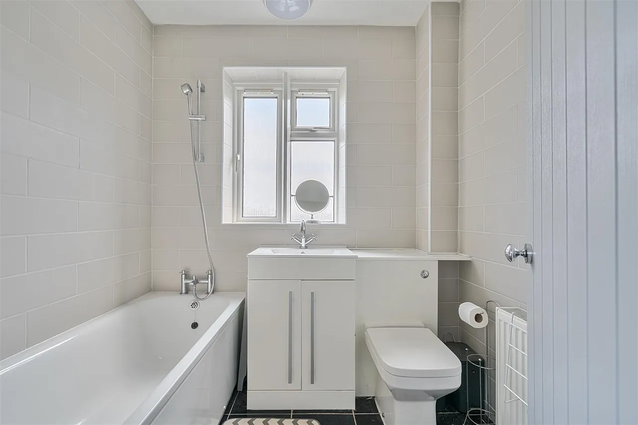 Forty Acres Road, Devizes, SN10, photo 15