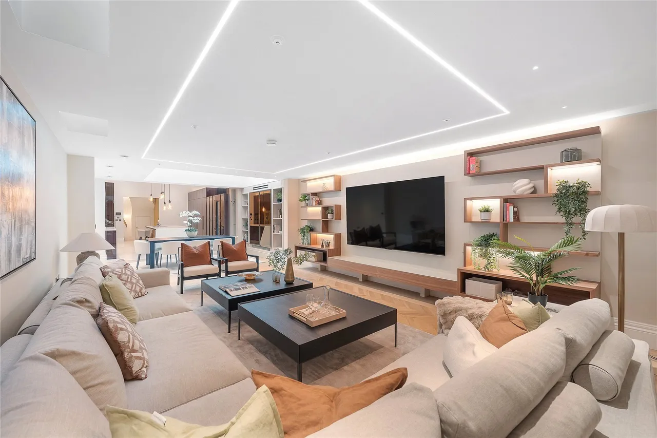 6 bed house to rent, Priory Walk, London, SW10