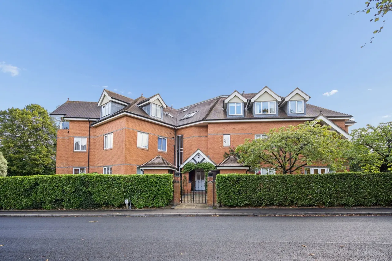 2 bed flat for sale — Grove Road, The Courtyard Grove Road, HP9