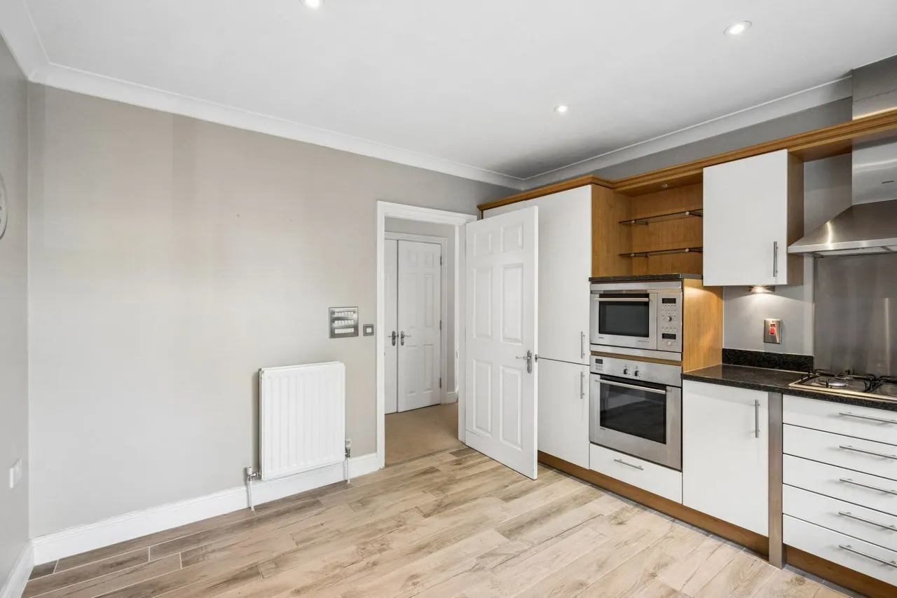 Grove Road, The Courtyard Grove Road, HP9, photo 5