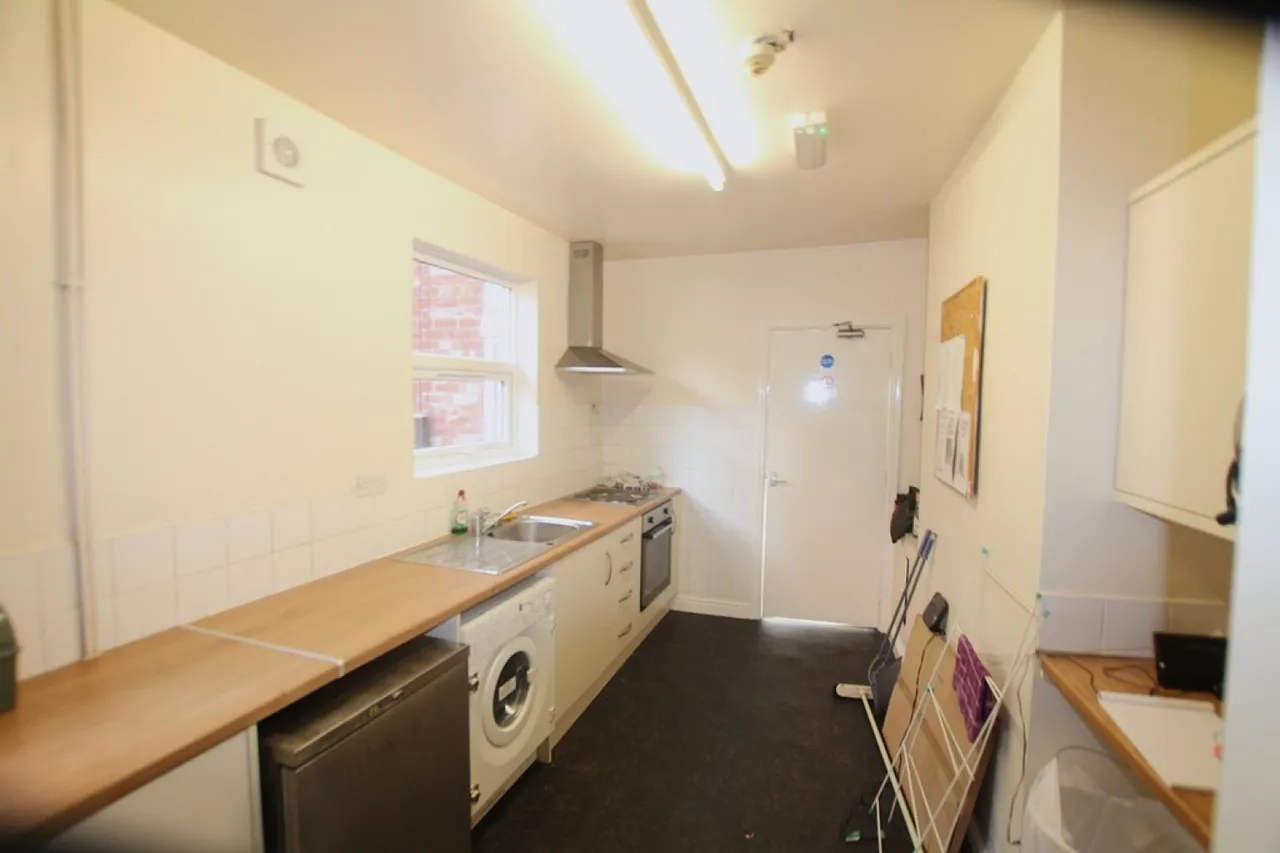 Harlaxton Road, Grantham, photo 2