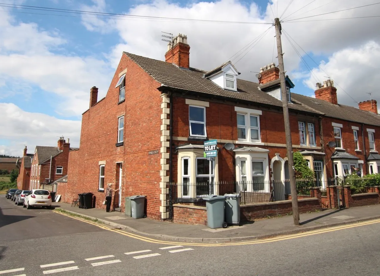 5 bed house for sale — Harlaxton Road, Grantham