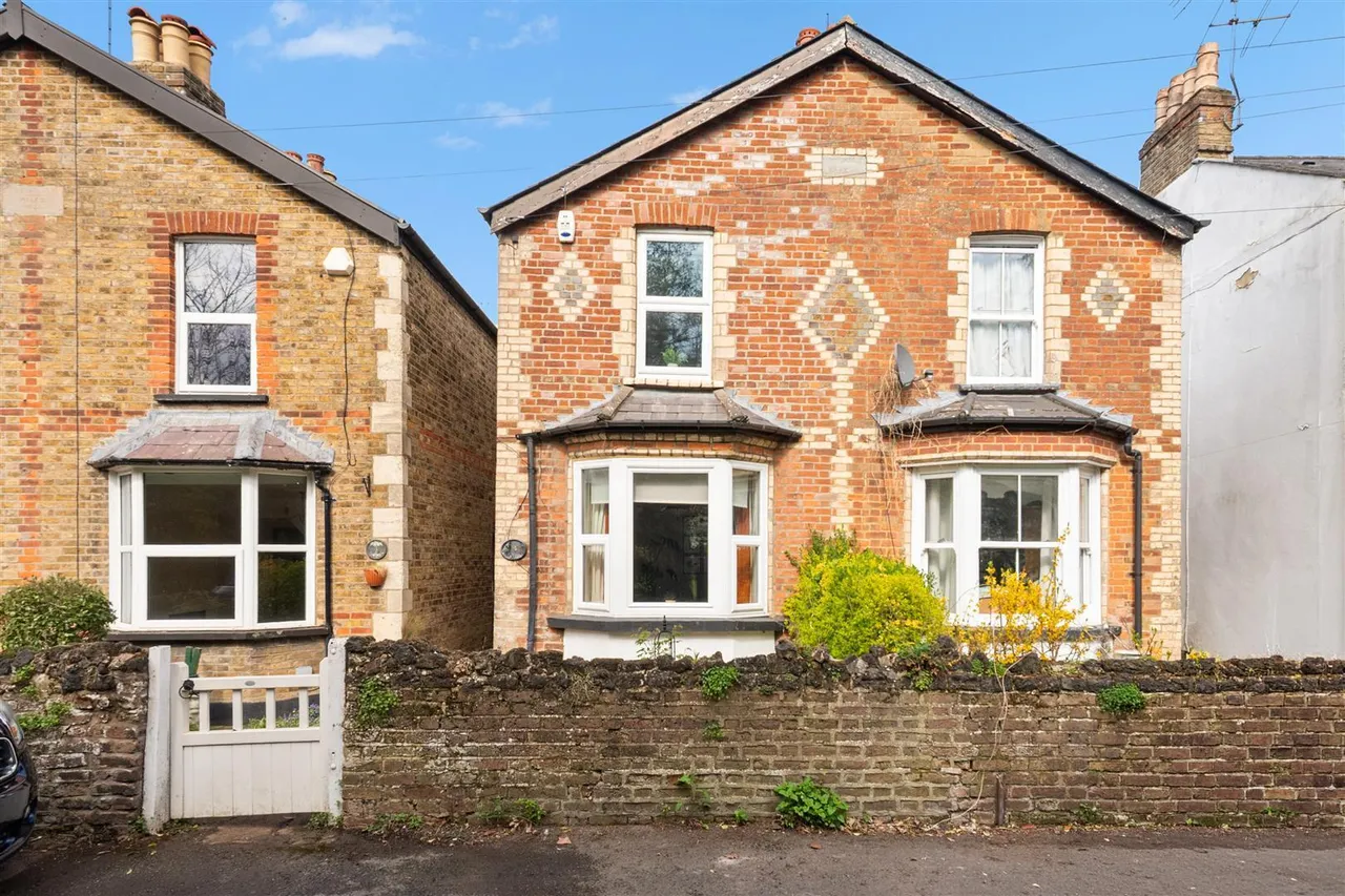 3 bed house for sale — Church Walk, Hayes