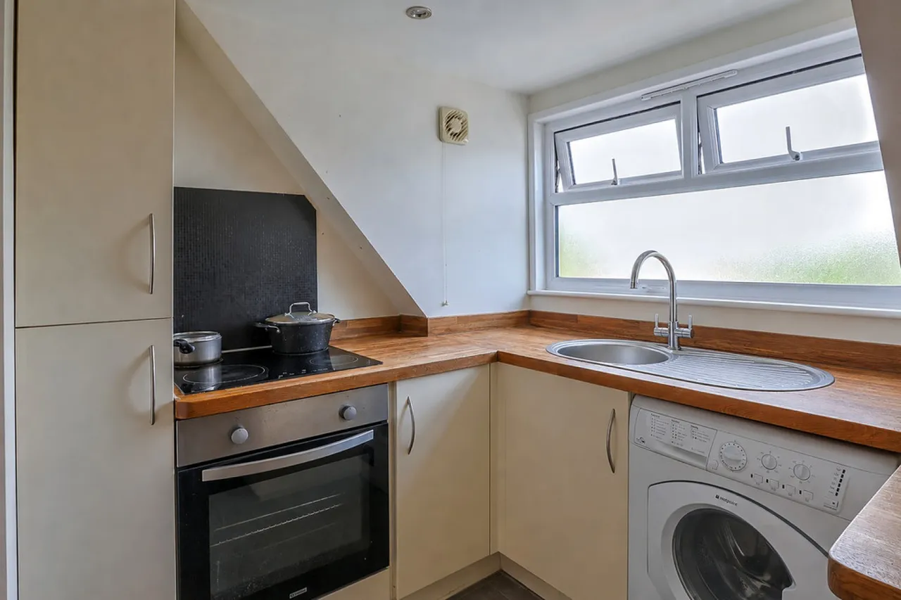 St Albans Crescent, Bournemouth, photo 6