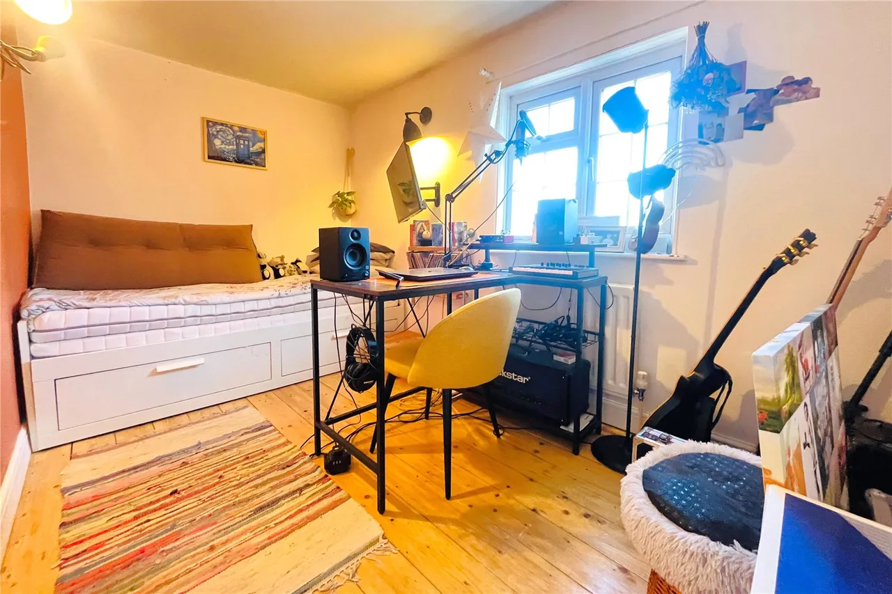 Upper Hale Road, Farnham, Surrey, GU9 0NS, photo 11