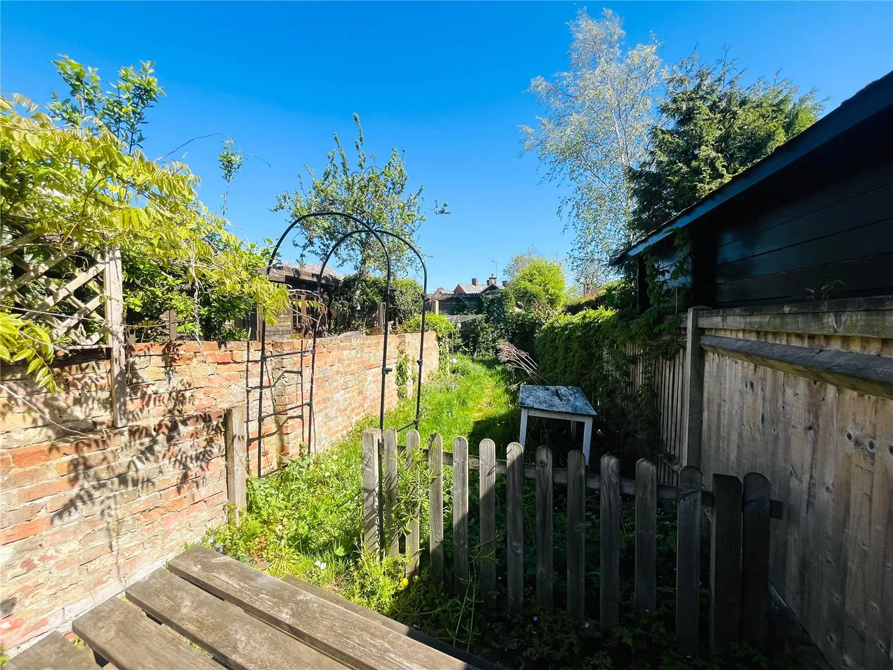 Upper Hale Road, Farnham, Surrey, GU9 0NS, photo 2