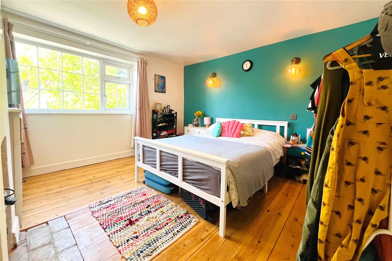 Upper Hale Road, Farnham, Surrey, GU9 0NS, photo 5