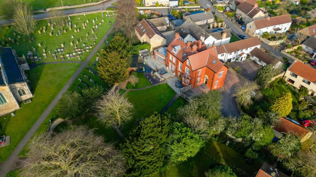 5 bed house for sale, Vicarage Drive, Wadworth, DN11