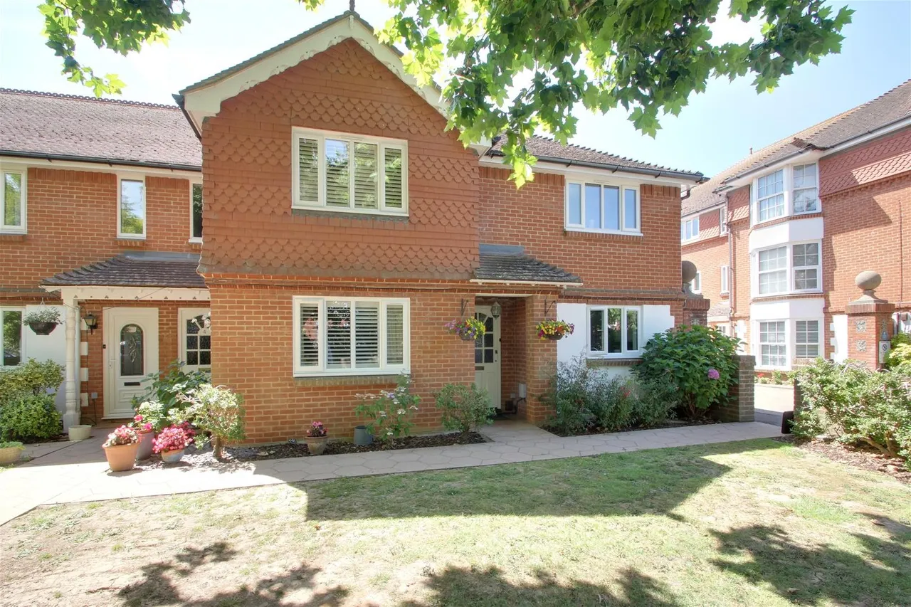 2 bed flat for sale — Mill House Gardens, Worthing