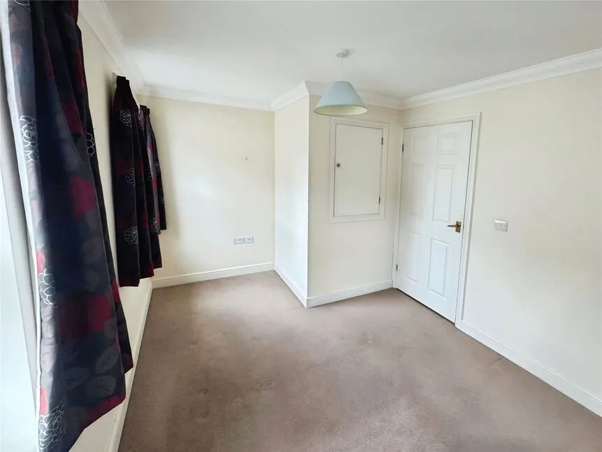 High Street, EX7, photo 9
