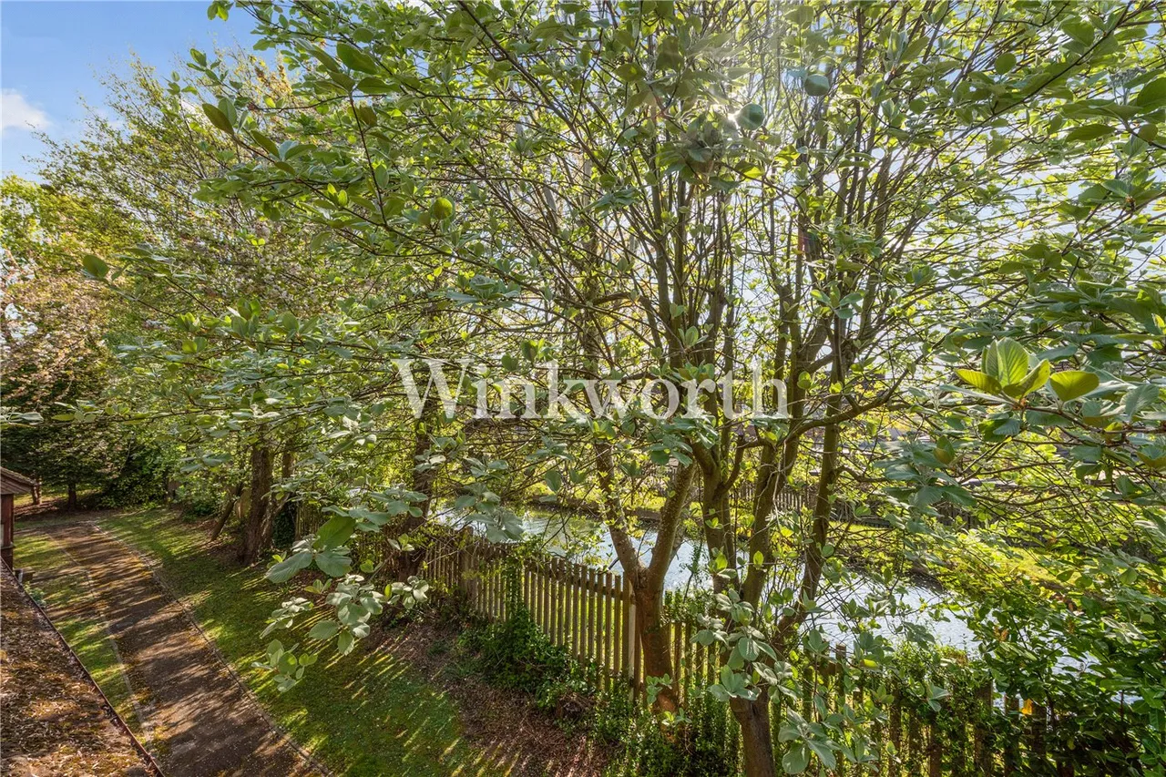 Hamilton Way, London, N13, photo 12