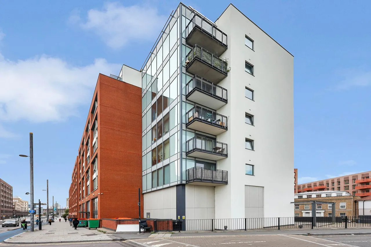 2 bed flat for sale, The Lock Building, Stratford, E15