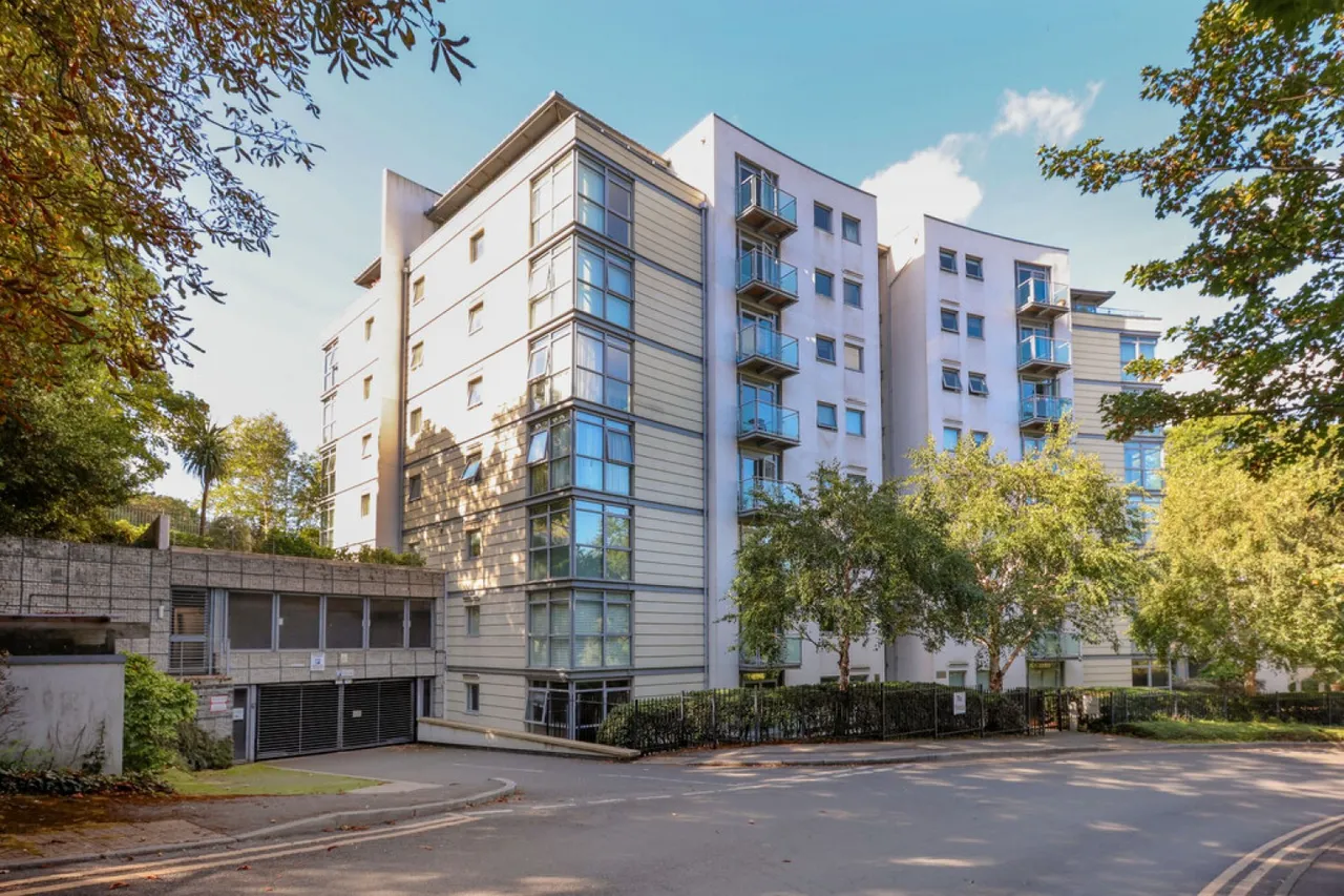 2 bed flat for sale — St Peters Road, Bournemouth