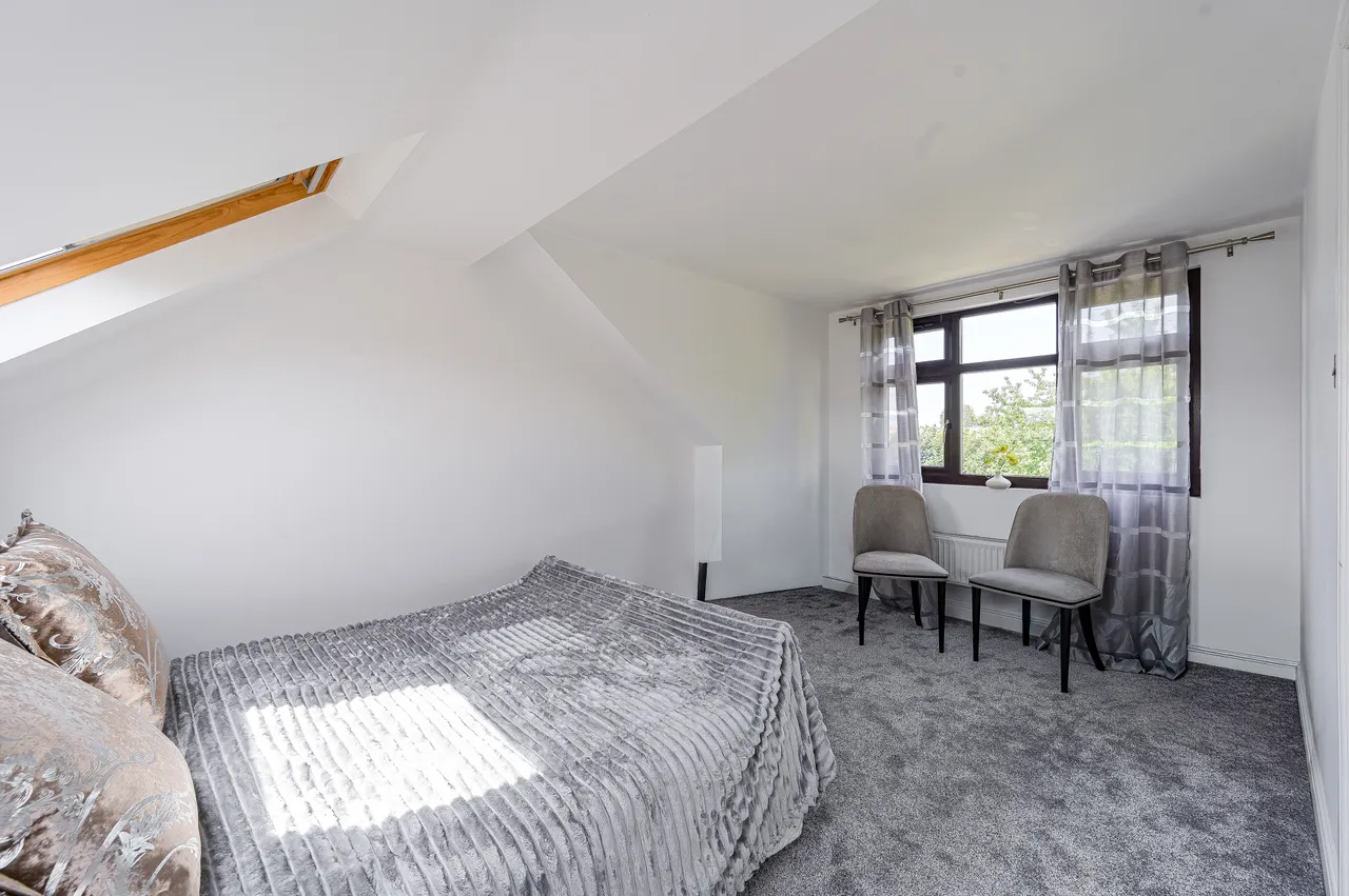 121 Milborough Crescent, London, photo 11