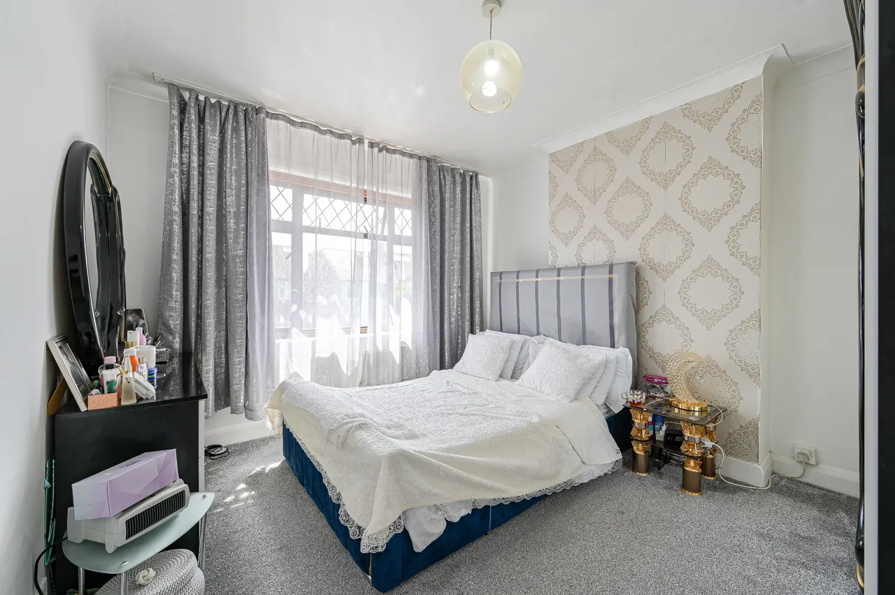 121 Milborough Crescent, London, photo 6