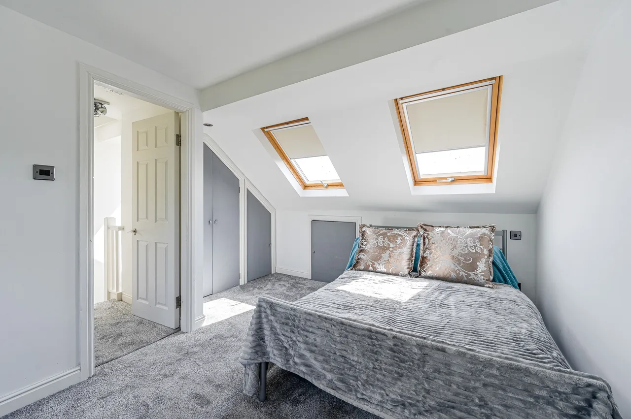 121 Milborough Crescent, London, photo 4