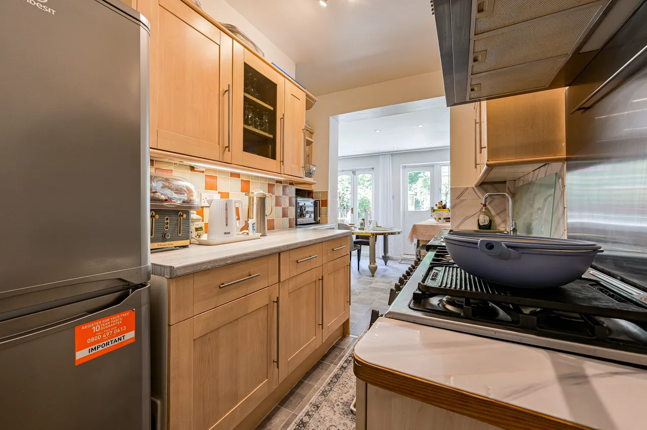 121 Milborough Crescent, London, photo 7