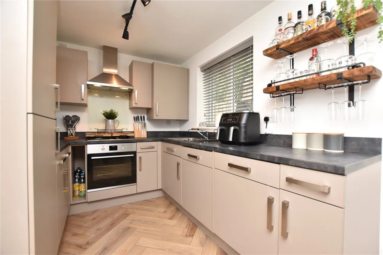 Woodpecker Road, Dewsbury, WF12, photo 4